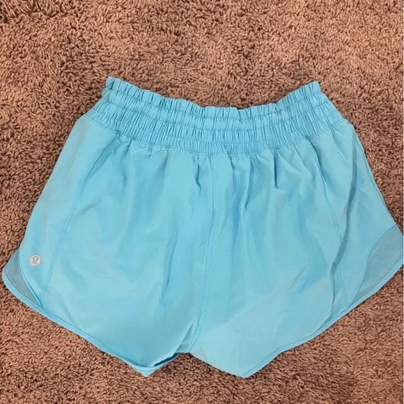 Lululemon hotty hot shorts light blue size 8 - Picture 3 of 3